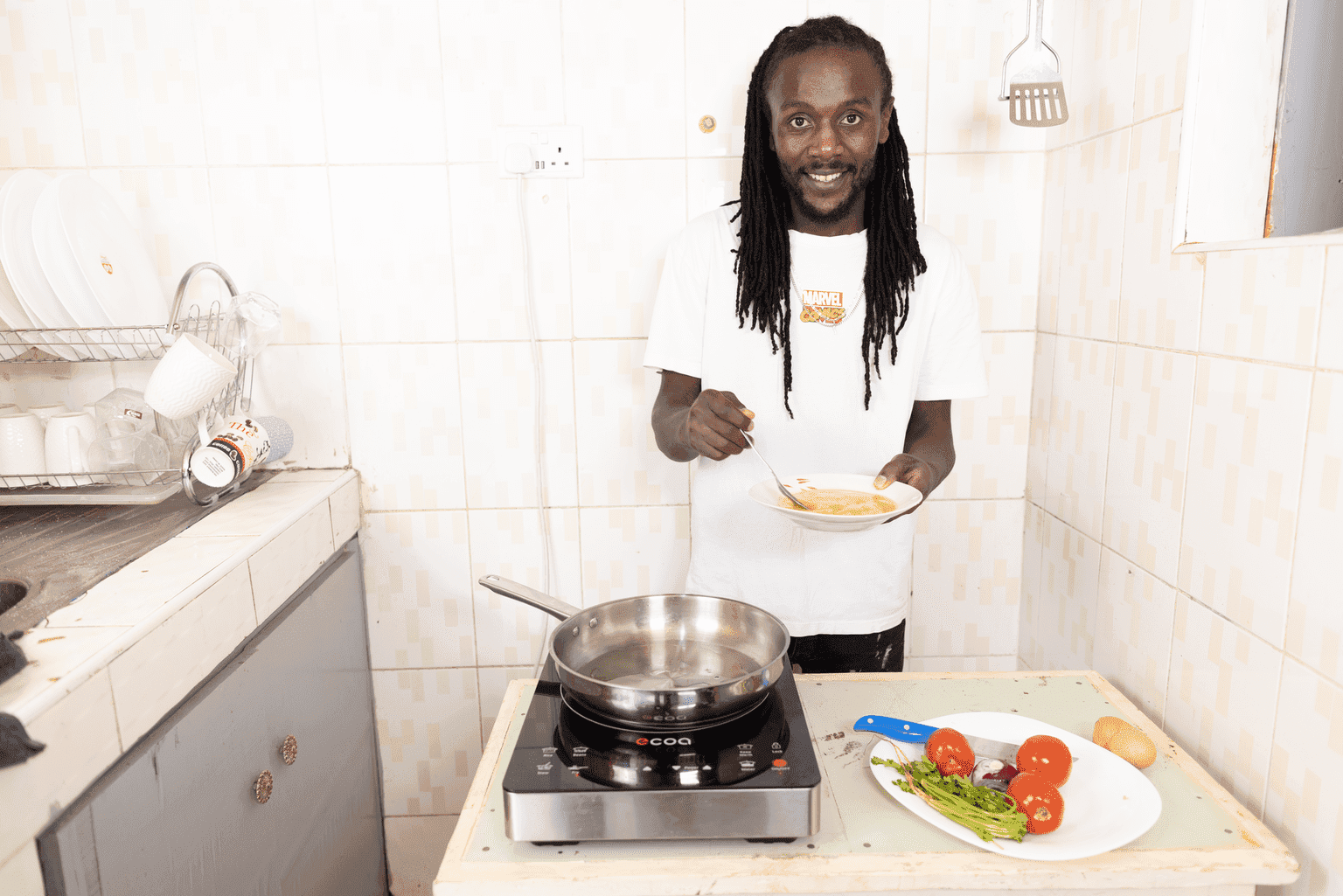 Arthur Maina wanjiru using induction cooker