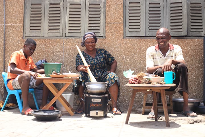 ghana family using jikokoa